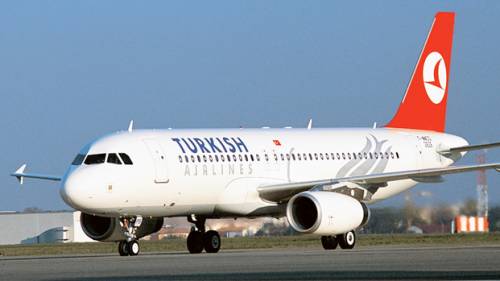 Atterraggio d'emergenza per un volo della Turkish Airlines: un motore in fiamme