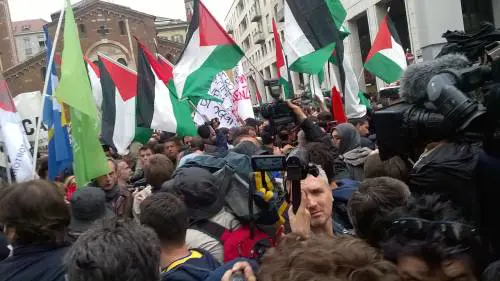 Tensioni al corteo di Milano