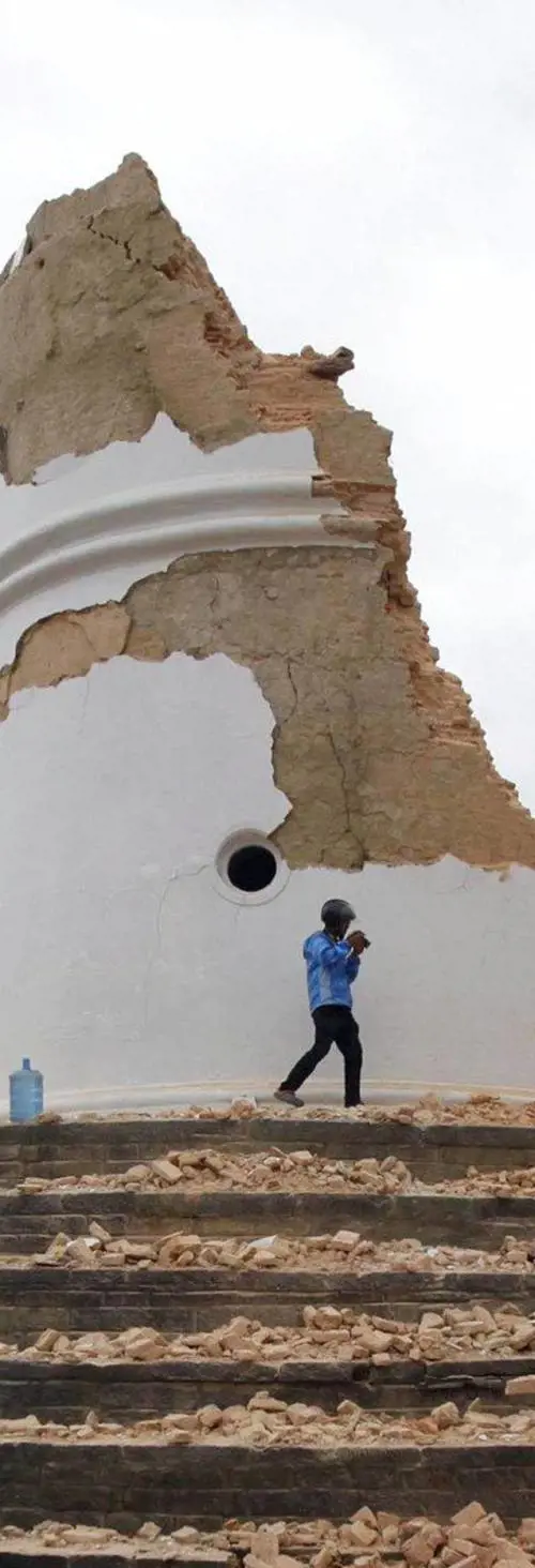 Il terremoto sbriciola il Nepal: migliaia di morti sotto le macerie