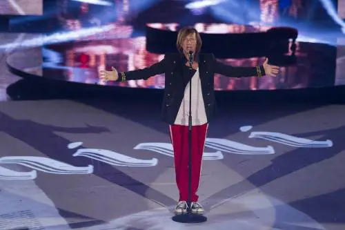 Amici, la Nannini canta in playback: critiche al veleno sul web
