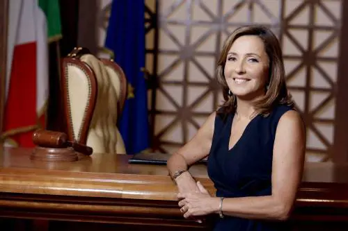 Il tribunale di "Forum" è un teatrino dove vince il surreale