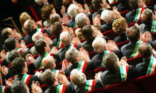 Fassino vuole portare i profughi in tutti i Comuni