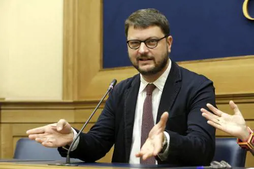 Da Soros al Ministero della Giustizia: ​la consigliera politica di Migliore lavorava a Open Society