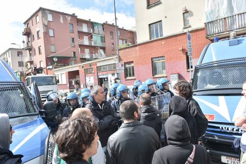 Milano, sale la tensione: sgombero appartamenti occupati dai NoExpo