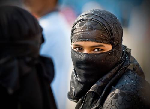 "La donna che porta il velo islamico è avvilita e avvilente"