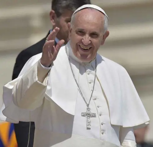 Il Pontefice: «Un'ingiustizia maschilista Come Adamo che diede la colpa a Eva»