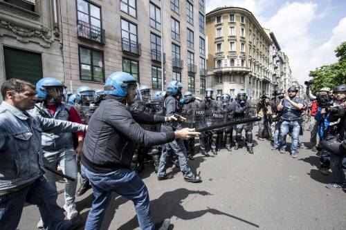 Blitz in centri sociali: sequestri e arresti