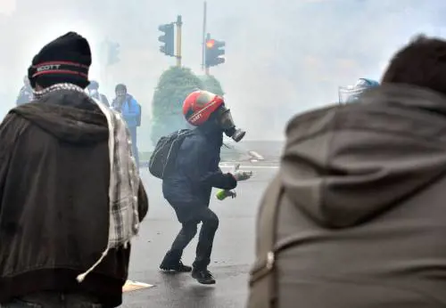 Così il corteo NoExpo è diventato guerriglia urbana