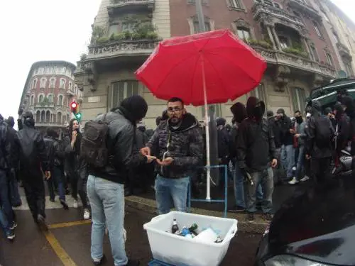 Tra le violenze c'è anche chi guadagna...