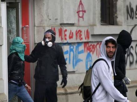 L'appello di Forza Italia: "Ora smascheriamo i violenti"