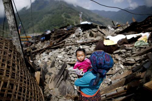Difficile trovare superstiti in Nepal. E mancano all'appello due italiani