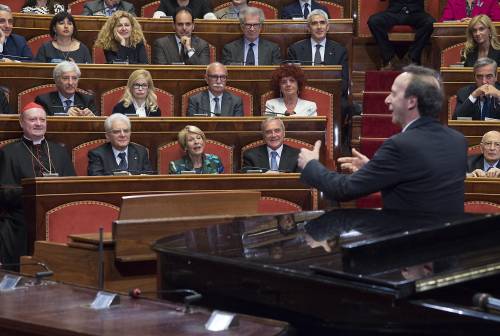 Si celebra Dante e Benigni prende in giro i senatori