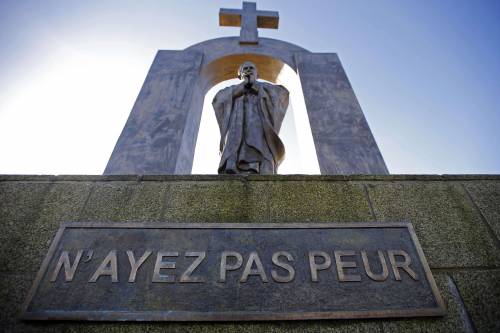 Francia, giudice fa rimuovere la statua di Giovanni Paolo II