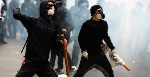 "Così all'estero trattiamo i black bloc"