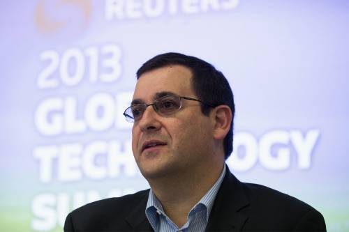 Il miliardario Goldberg inciampa sul tapis roulant batte la testa e muore
