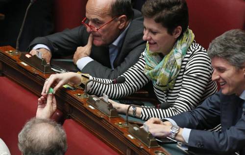 L'Italicum è fatto ma il Pd lo vota da solo E perde ancora pezzi