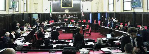 «Giuliano ripensaci» La piazza di Pisapia ora fa tremare il Pd