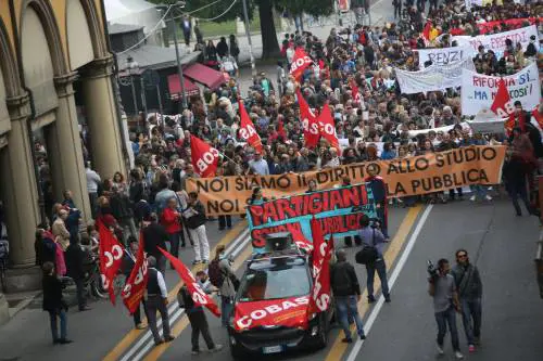 Sulla scuola i sindacati non sentono ragioni: "Modifiche insufficienti"