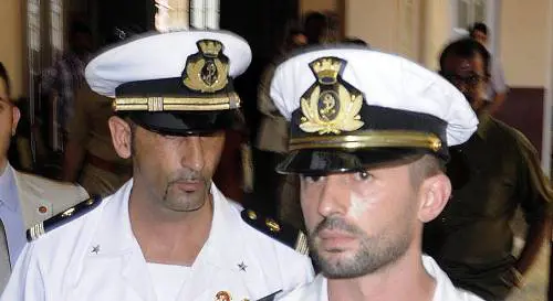 Marò, rotte manipolate dall'India Accorciata la distanza tra le navi