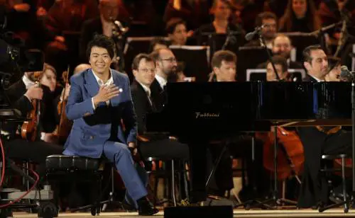 Le acrobazie pianistiche del fenomeno Lang Lang e un Mozart «ridolinizzato»