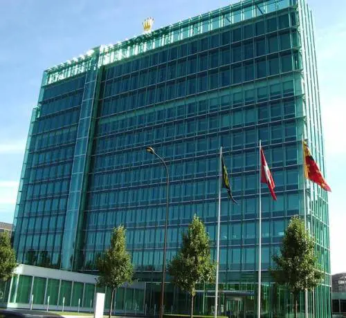 Viaggio nel laboratorio dove nasce il mito  dell'orologio dei sogni