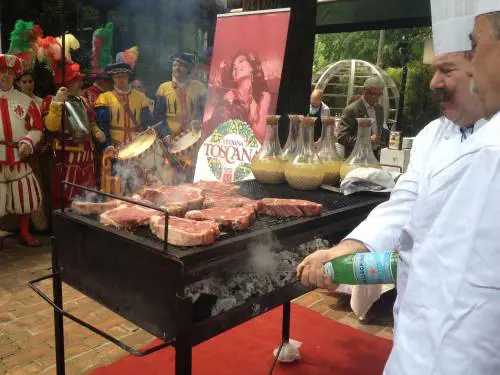 Bistecca Fiorentina, il rito della cottura apre "Vetrina Toscana"