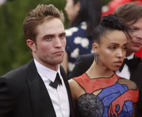 Met Gala, FKA twigs e il vestito col pene