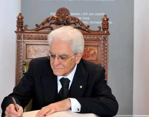 Trapani, l'accusa choc: "Mattarella ospite del circolo della loggia massonica deviata"