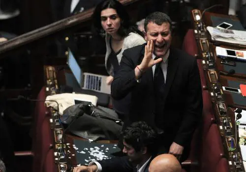 "Nazista, c...e". Gli insulti del deputato Pd al sottosegretario Bignami