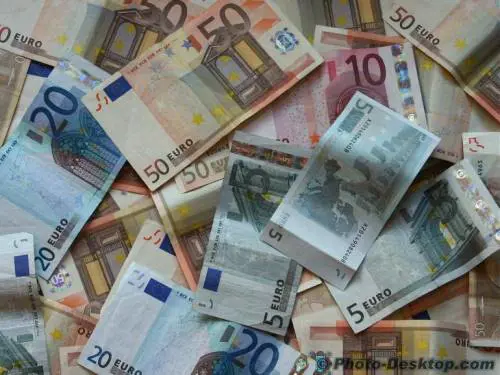 Ereditano un appartamento e trovano un miliardo... di lire: solo carta straccia