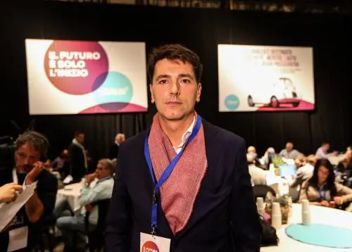 Davide Serra insulta il governo, poi lo chiama in privato: "Lo faccio per gli investitori"