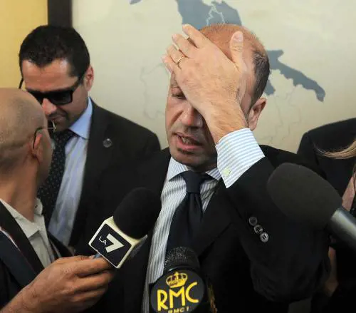 Alfano s'inventa lo schiavismo «I migranti lavorino gratis»