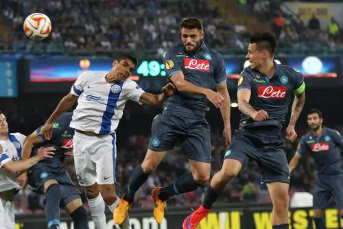Un gol in fuorigioco. Napoli quasi fuori