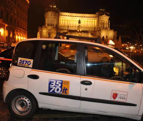 Tassista stuprata e rapinata in pieno giorno