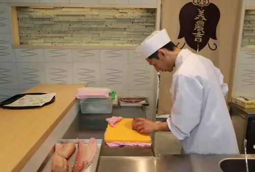 Guida ai ristoranti dal caro Giappone all'Angola per tutti