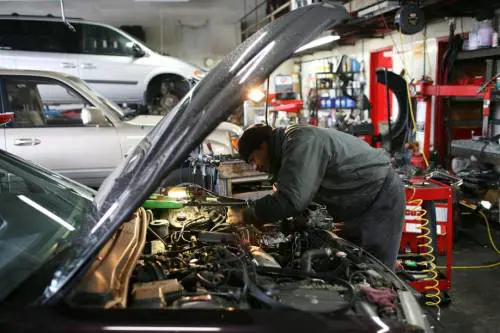 Riparare l’automobile, ecco come smascherare i meccanici furbi