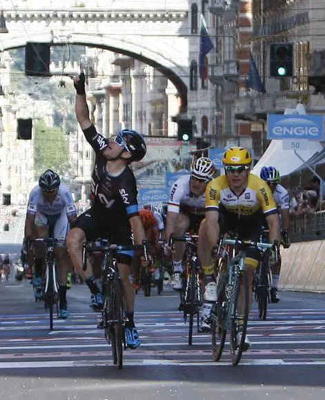 Viviani, che sprint Anche i mostri si devono inchinare