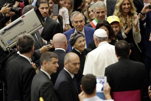 L'incontro in aula Nervi tra il Papa ed Emma Bonino