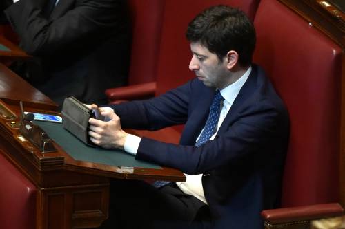Speranza a gamba tesa: "Renzi inizia epurazioni"