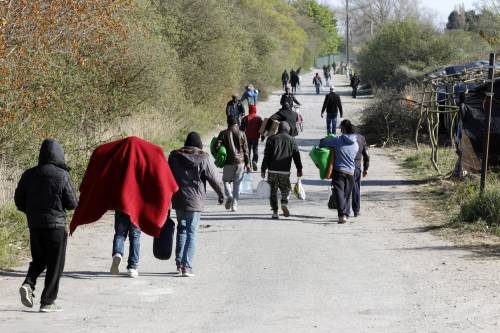 Calais invasa dai migranti
