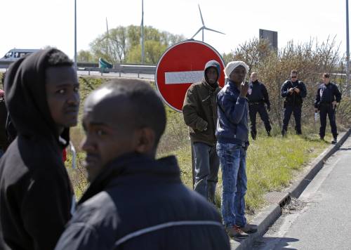 Quote immigrati, l'Ue cerca di mediare: "I criteri sono negoziabili"