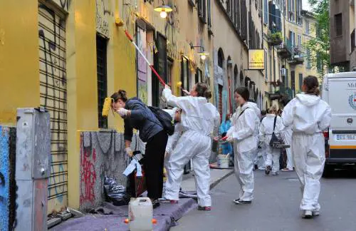 Si moltiplicano gli imbrattamenti e le provocazioni: «Noi tocchiamo Milano»