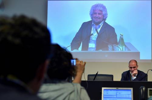 Beppe Grillo all'assemblea dei soci Eni