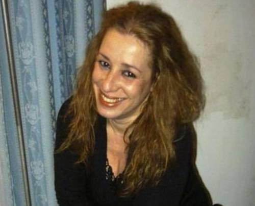 La uccide e poi si tatua: «Mamma ti amo»