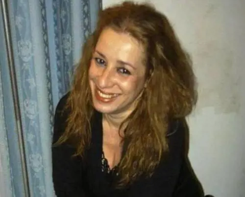 La uccide e poi si tatua: «Mamma ti amo»