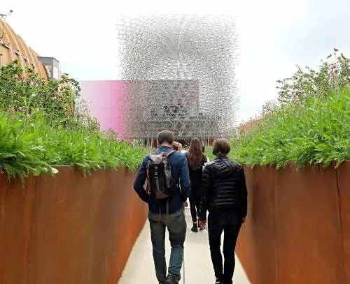 Un viaggio tra scarpe bio e tecno-alveari