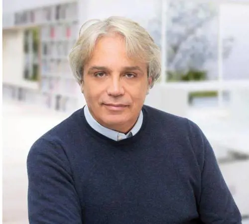 Regionali, la denuncia di un candidato: "Profanata la tomba di mio padre"