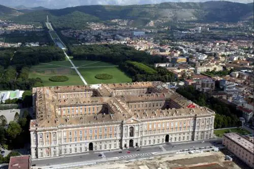 Domeniche gratis al museo, la buffonata di Franceschini: "Reggia di Caserta si pagherà"