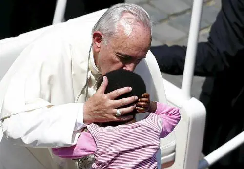 Vola un corvo in Vaticano e scrive a Bergoglio