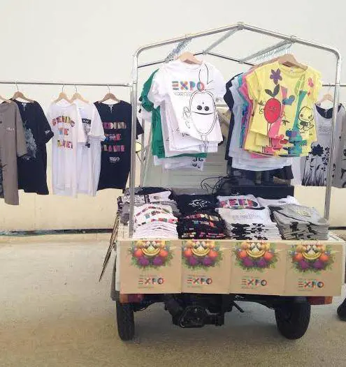 I gadget ufficiali di Expo? Sono venduti su un'Apecar